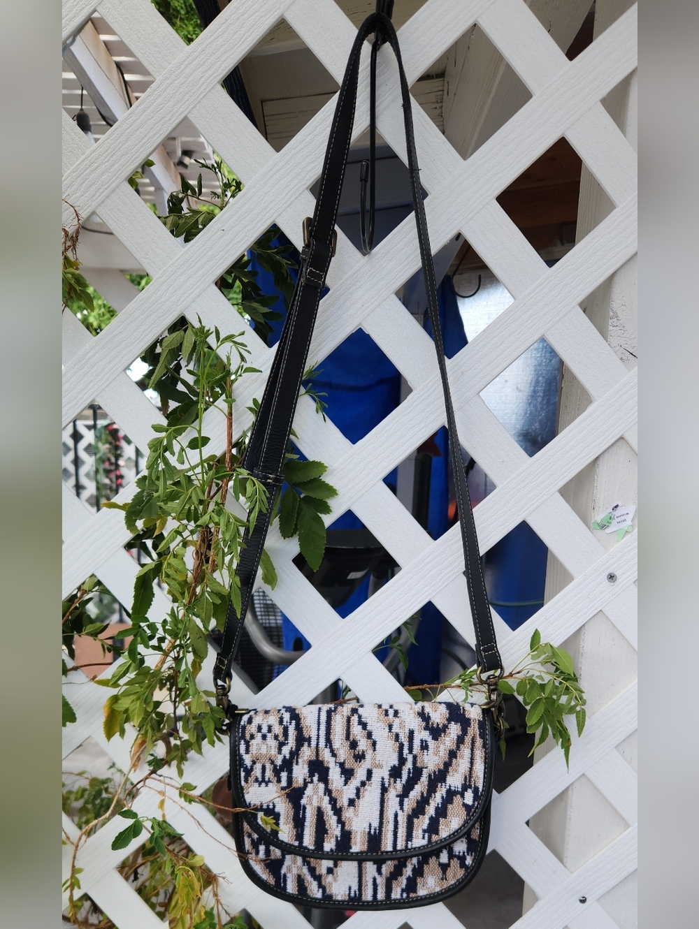 Myra: Jenson Bluff Small Crossbody - Picture 3 of 8